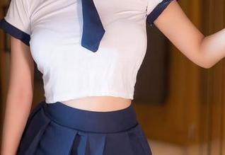 秀人网 - 汐汐爱吃草莓的厨娘之道：免费美图直播，味道和画面一样出色！