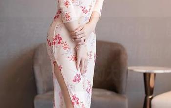 秀人网 - 无圣光的田小燕Vicky，图片透出一丝真实的幽默感，像个别扭的小女孩，又像个懂事的大姐姐。