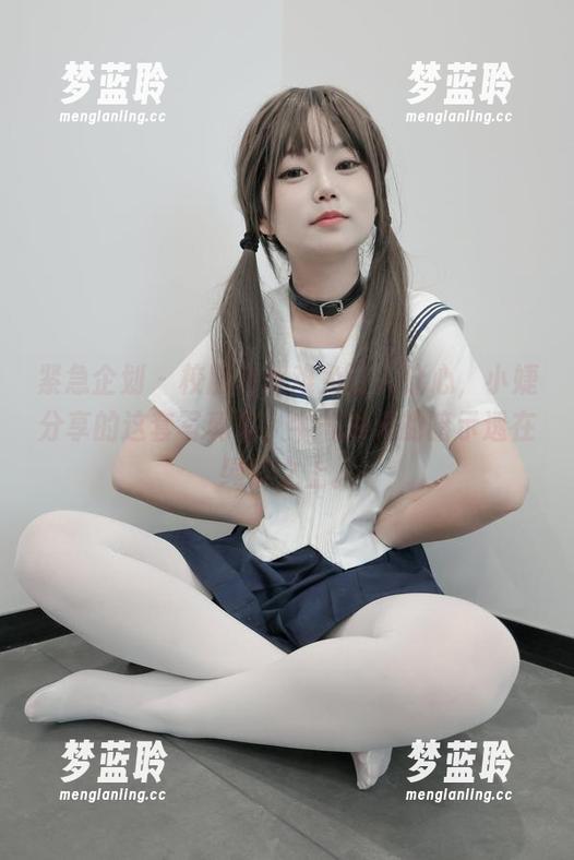 紧急企划 - 校服白丝难免让人分心，小婕分享的这套写真集，牛气冲天的暗示透在绳索之上。