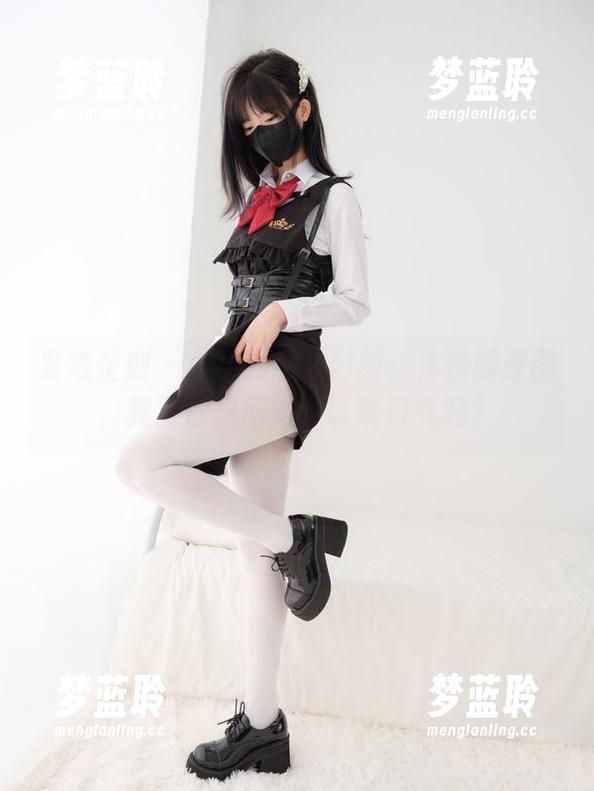 紧急企划 - 小恩的私拍时刻：体操服原图，我猜你想问她可以喘口气吗？