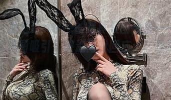 微密圈 - 脸红Dearie的写真美图合集——如果有天我被这美图吸引，被追问我回应：‘是深情款款’！