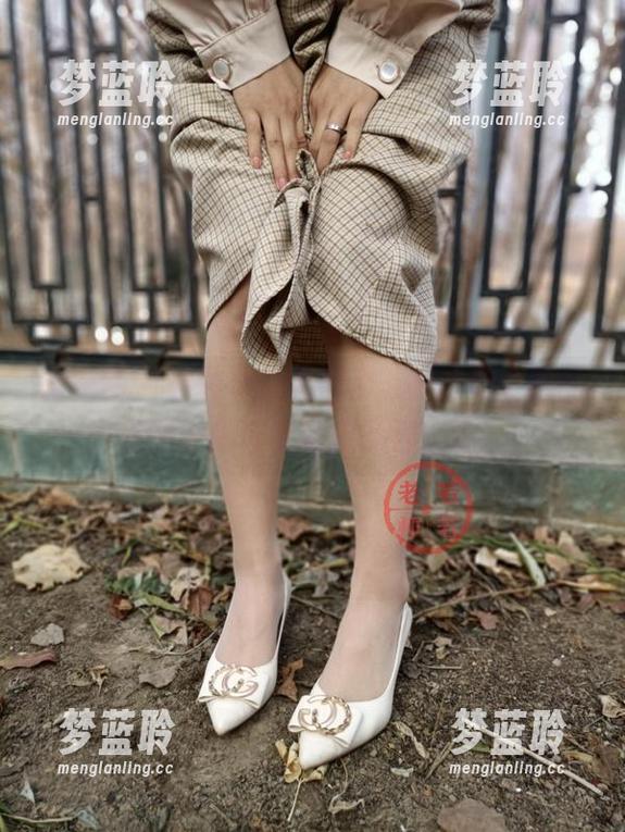微密圈 - 若若老师又来了，微信朋友圈的美图让你每次都想默默下载。