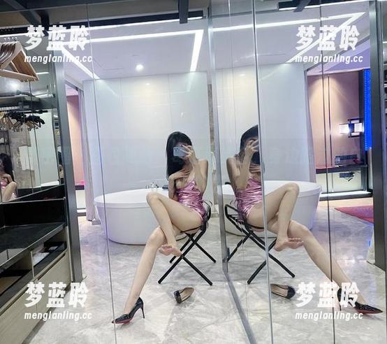 微密圈 - 图包更新：葛征清纯范，身边路过的白花花的光