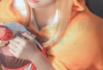 蠢沫沫在图库里玩兔女郎，作品尽展她的“迷之气质”。