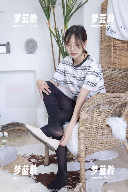 袜啵啵 - 来瞧瞧泡芙的泳池照片合集，是众生相还是人生戏？