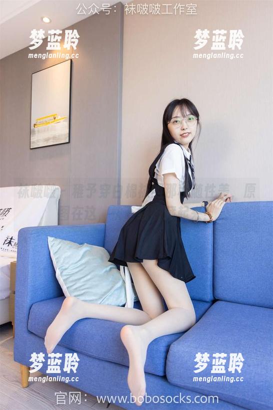 袜啵啵 - 稚予穿白棉袜的那种随性美，原图在这，快下载收藏起来！