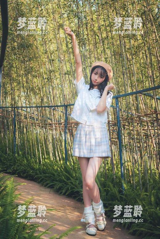 看吧，西瓜少女的短裤在高清原图中竟然有种饱满的诱惑感。