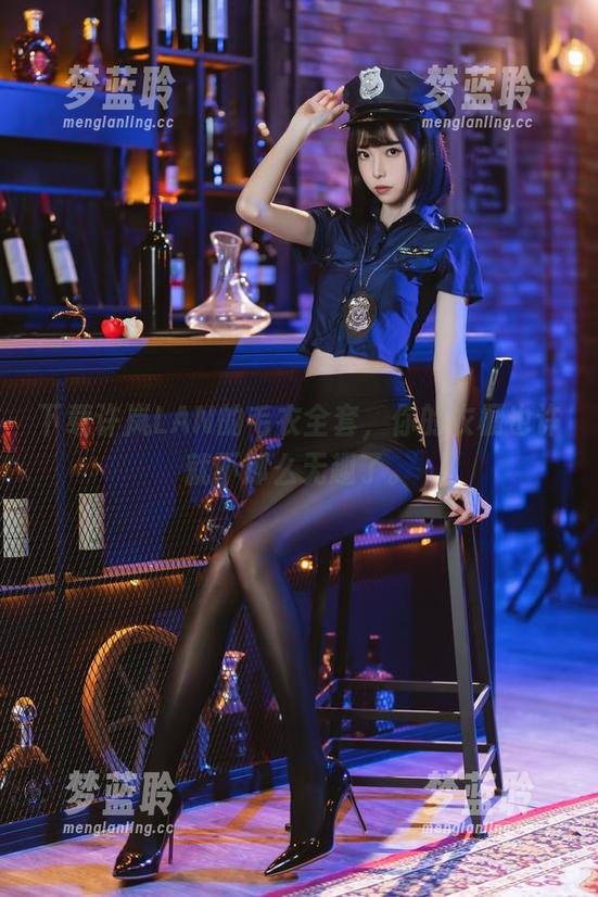 下载许岚LAN的毛衣全套，你的衣橱也许就不那么无趣了。
