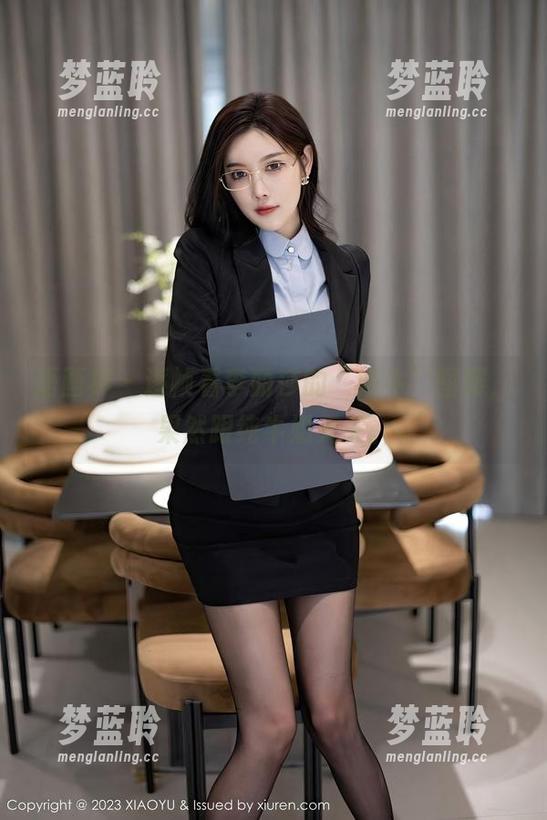 语画界 - 逐帧看李丽莎的“奶牛”图册，果然跟纯牛奶无关。