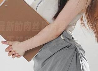 阿寨寨最新的肉丝照片里，有些细节真让人不知所措，太会玩了吧？