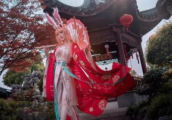 你能想象吗？披上那件毛衣，露儿大魔王竟然成了美图灵魂！