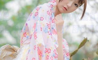 这私拍里，魔物喵nigisa的长腿直击视线，是心目中的小偶像了吧？图包清新不腻！