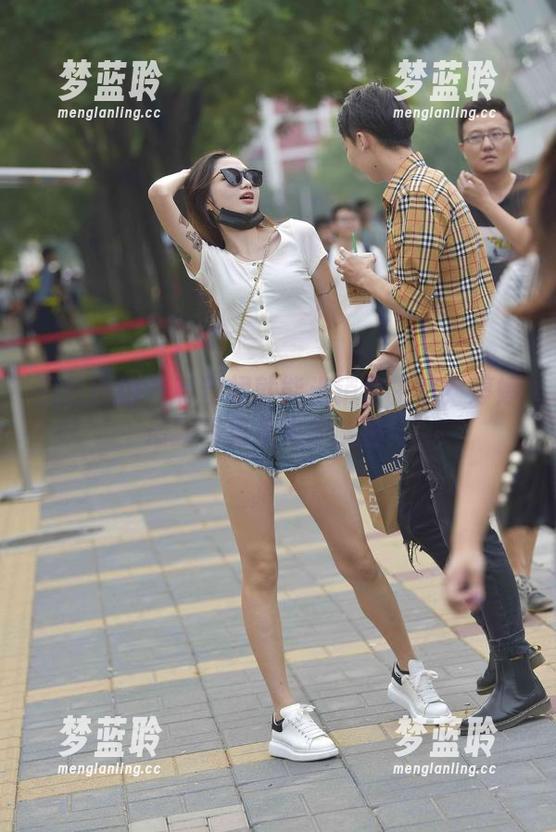 魔镜街拍 - 有粉裙就能当销售主管？婷婷最新写真集为你解惑！