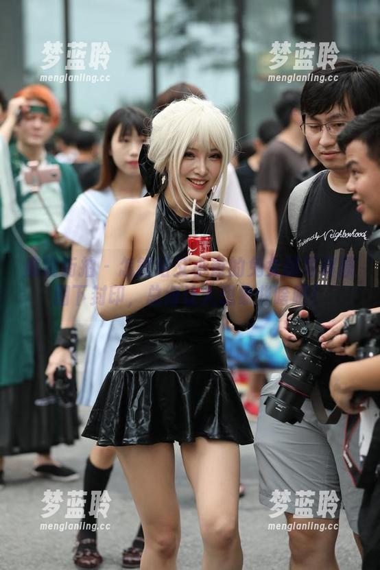 魔镜街拍 - 怎能给艾小青的兔女郎写真原图下封印，总得让人想象些啥吧！