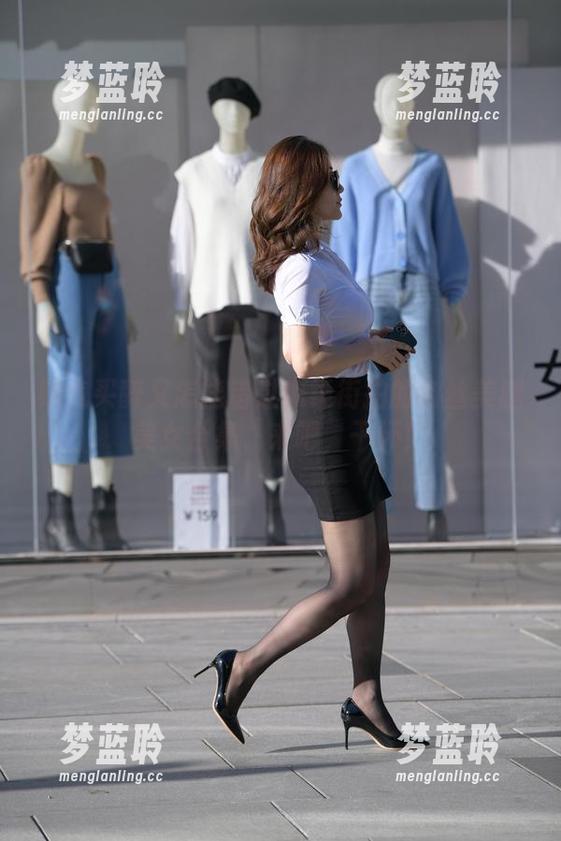 赌气买醉又怎能错过魔镜街拍的肉丝美腿美女合集，来吧，干杯！